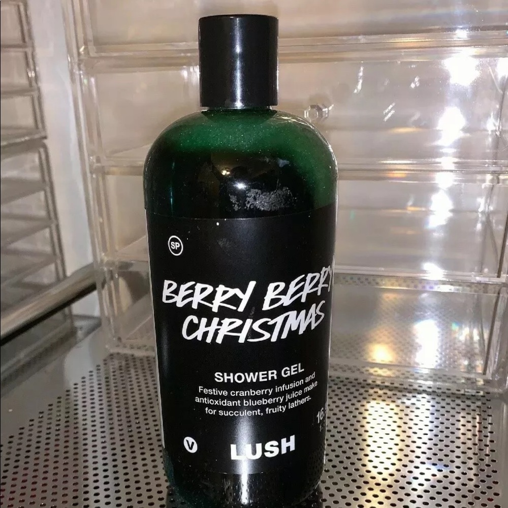 COPY - Lush Cosmetics BERRY BERRY CHRISTMAS SHOWER GEL🎄